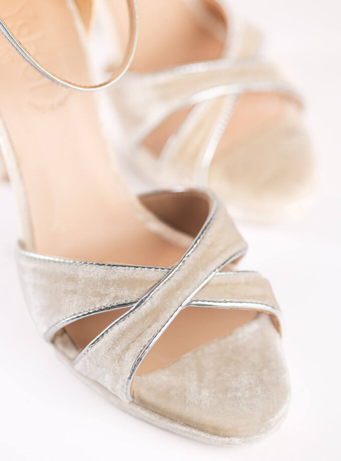 Sandalias de plataforma Laura en beige y plata - Ysbel