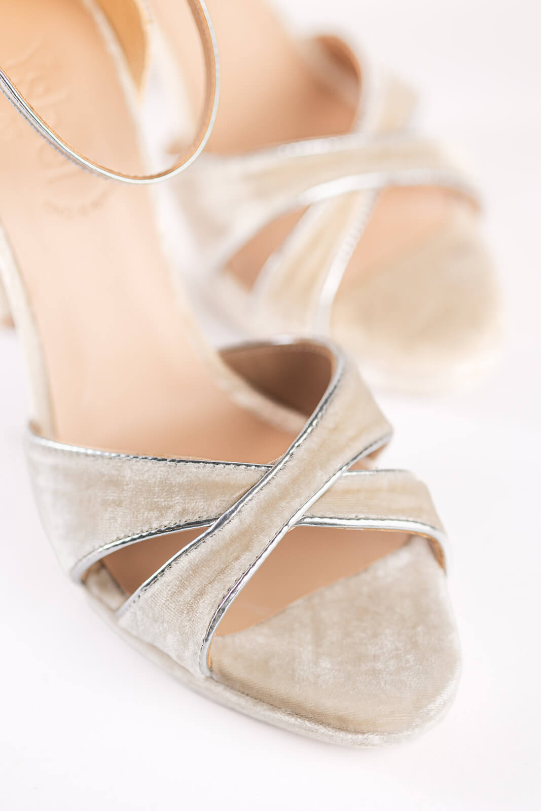 Vista frontal de Sandalias Laura ideales para fiesta y boda