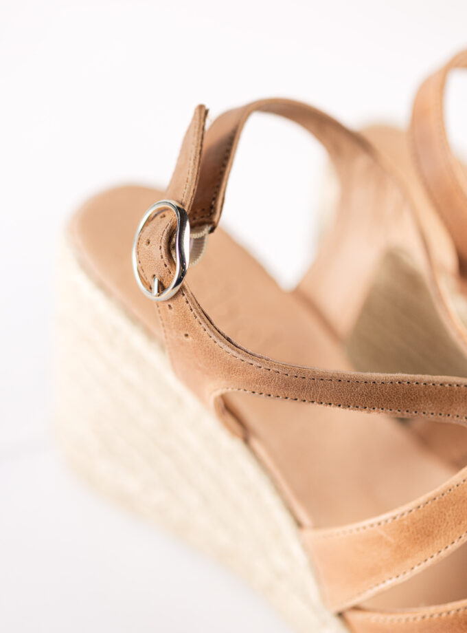 <b>Alpargatas de cuña Macarena</br></b> Cuero