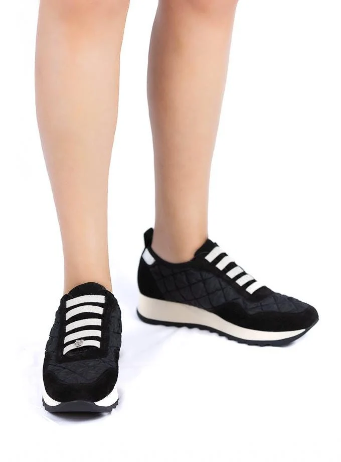 Zapatillas Casual Negras para Mujer - Elegancia y Confort | Ysbel