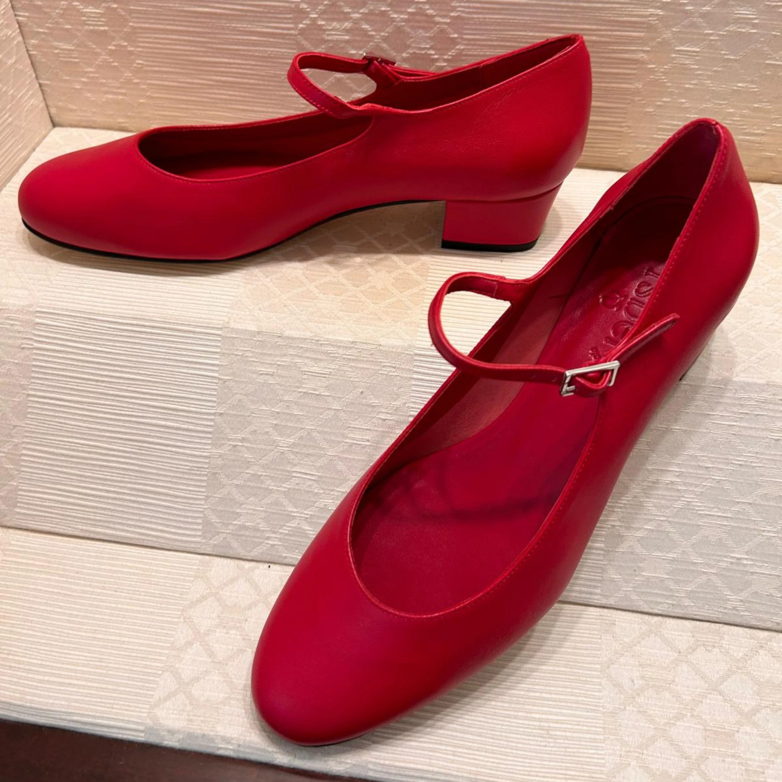 Merceditas Rojas de Piel para Mujer – Elegancia y Comodidad | Ysbel - Imagen 3