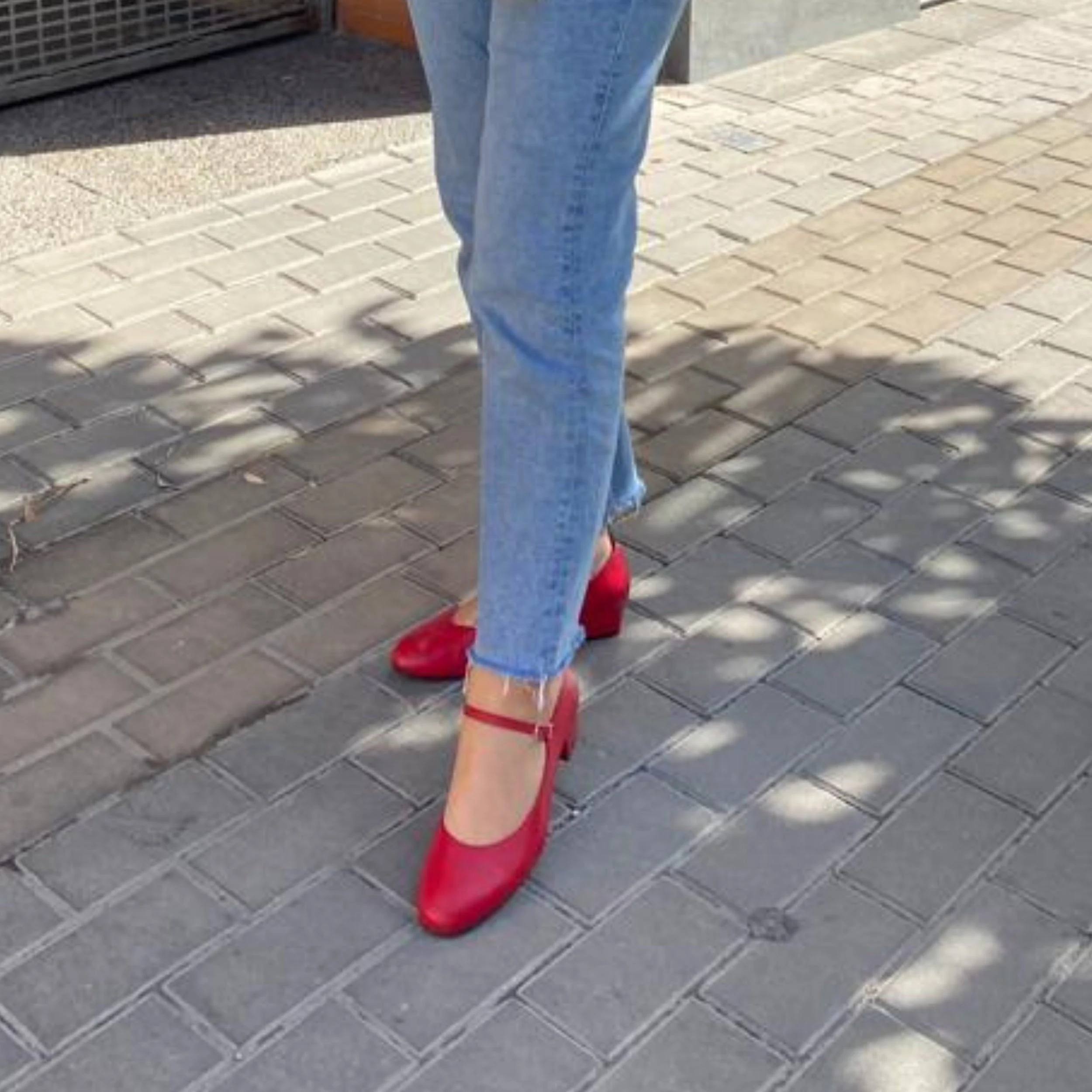 Merceditas Rojas de Piel para Mujer – Elegancia y Comodidad | Ysbel