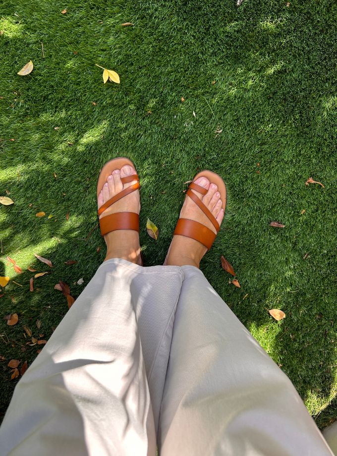 Sandalias planas de piel