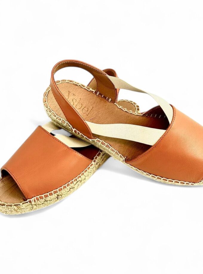 <b>Sandalia de piel plana con elástico Formentera</br></b> Cuero